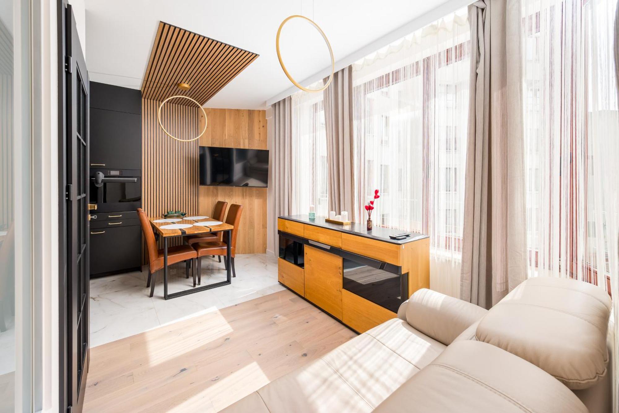 Wola Norblin Deluxe * Warsaw